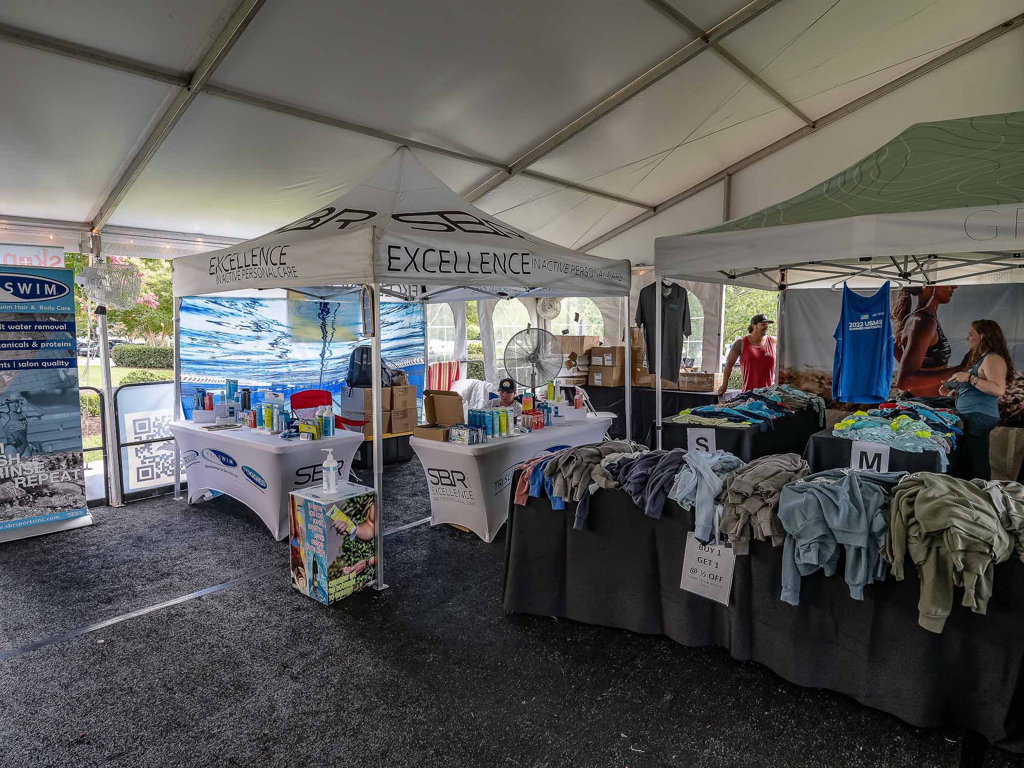 venue-merchandise- 2022 USMS Summe Nats 2679-Edit